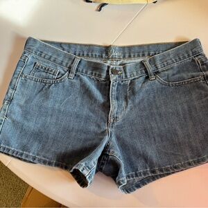 Old Navy Women's Denim Shorts - Medium Blue Wash